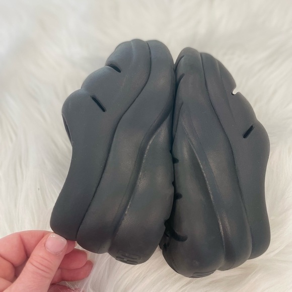 UGG K Sport Yeah Clog size 4 - Picture 7 of 7